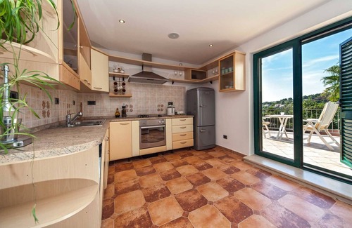 Sumartin Villa | Spacious 3-BR Villa for 6+2 with pool, close to pebbly beaches