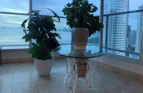 Costa del Este Condo | Spacious 3000sq2 condo in Costa del Este, 2R, 3.5B top floor with ocean views!