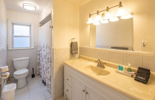 South Orange House | Spacious 3b/2ba Near Train, Pets, Laundry, Parking