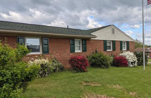 Waynesboro House | Spacious 3B2B Minutes to Skyline