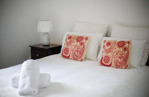 Frankston House | Spacious 3Bd n Pool family holiday home TF2223
