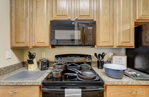 The Colony Apartment | Spacious 3BD w/King Bed, Pool & Gym – Near Grandscape, Legacy West, & Frisco!
