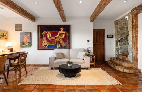 Fernwood House | Spacious 3BR 2BA House in Topanga with Nature Views and Modern Amenities