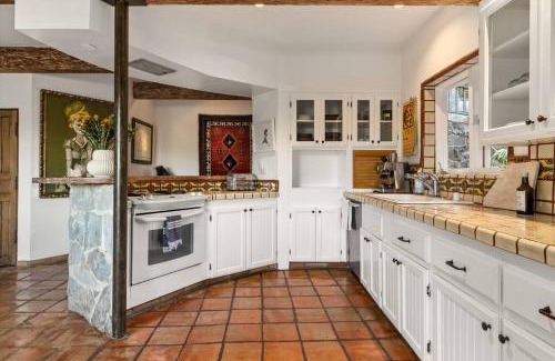 Fernwood House | Spacious 3BR 2BA House in Topanga with Nature Views and Modern Amenities