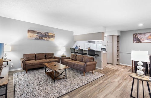 North University Apartment | Spacious 3BR/2BA next to UT 3069