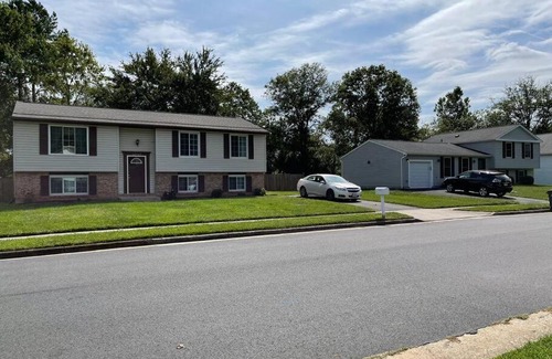 Herndon Villa | Spacious 3Br 2Bth by Dulles Airport, Reston Metro, INOVA and close to Washington DC