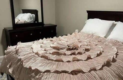 Herndon Villa | Spacious 3Br 2Bth by Dulles Airport, Reston Metro, INOVA and close to Washington DC