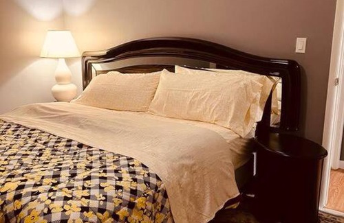 Herndon Villa | Spacious 3Br 2Bth by Dulles Airport, Reston Metro, INOVA and close to Washington DC