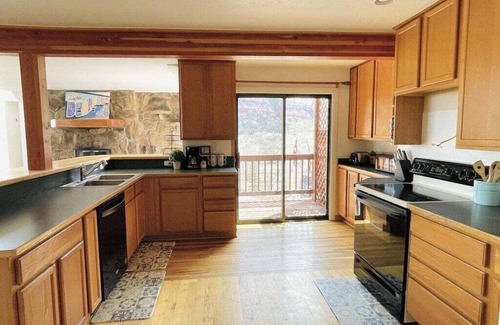 Durango House | Spacious 3BR Guest Home with Large Deck, Amazing Views, Close to Town