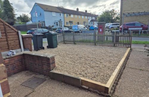 Kennington House | Spacious 3BR Home with Large Garden - Ashford, Kent