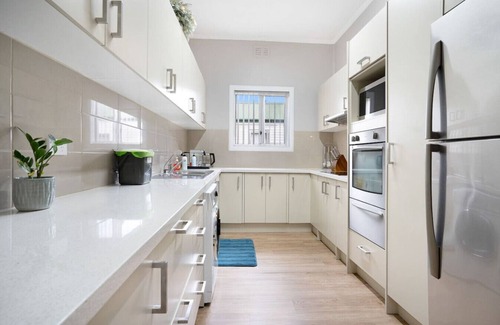 Figtree House | Spacious 3BR House near Figtree Grove - 8mins walk