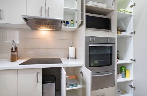 Figtree House | Spacious 3BR House near Figtree Grove - 8mins walk