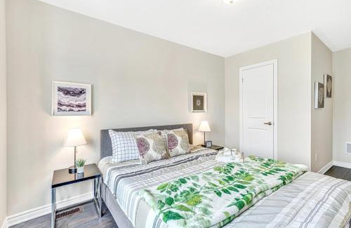 Thorold House | Spacious 3BR House with Modern Comforts