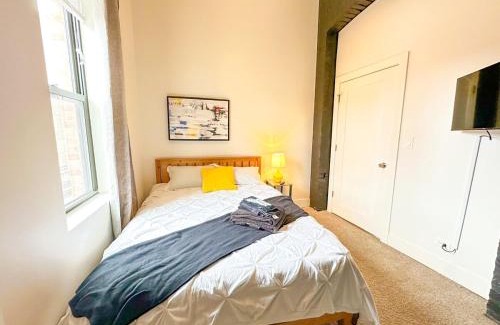 Near South Side Apartment | Spacious 3BR in South Loop 420 Friendly Near McCormick Place, Soldier Field and Lake Front