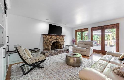 Overlake Apartment | Spacious 3BR Redmond Home with Fireplace & BBQ