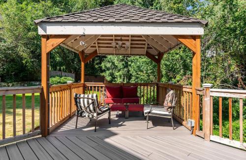 Overlake Apartment | Spacious 3BR Redmond Home with Fireplace & BBQ