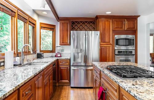Overlake Apartment | Spacious 3BR Redmond Home with Fireplace & BBQ