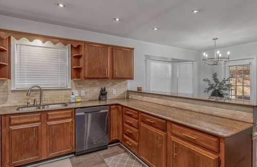 Shreveport House | Spacious 3BR Retreat Near Golf Course – Cozy & Convenient Stay in Shreveport!