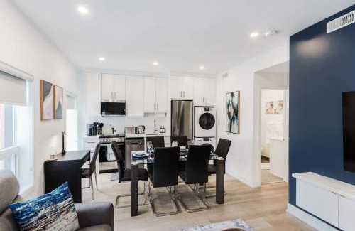Grange Park Hotel | Spacious 3BR Suite for 10 w Patio Heart of Toronto
