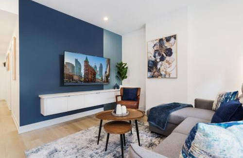 Grange Park Hotel | Spacious 3BR Suite for 10 w Patio Heart of Toronto