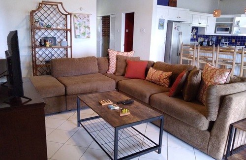 Charlotte House | Spacious 3BR Villa, Stunning Caribbean Sea View & 10 mins from the beach!
