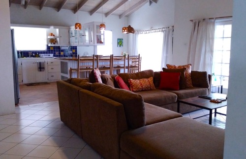 Charlotte House | Spacious 3BR Villa, Stunning Caribbean Sea View & 10 mins from the beach!