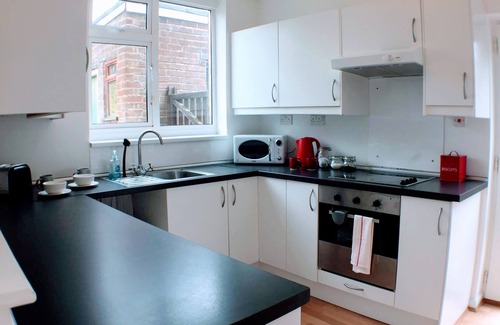 Oldland Common House | Spacious 4 bed home from home near Warwick Uni, Coventry, NEC
