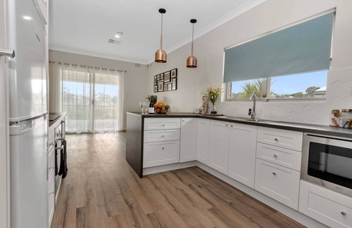Nuriootpa House | Spacious 4 Bed Home on Vineyard In Barossa Valley