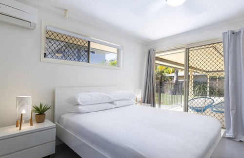 Mudjimba House | Spacious 4-Bed Home with Pool and Veranda