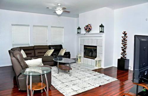 Southeast Arlington House | Spacious 4-bedroom house with AC, Wi-Fi superb in the Heart of Arlington, TX!