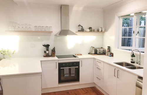 Woolloongabba House | Spacious 4 bedroom house - Walk to Southbank