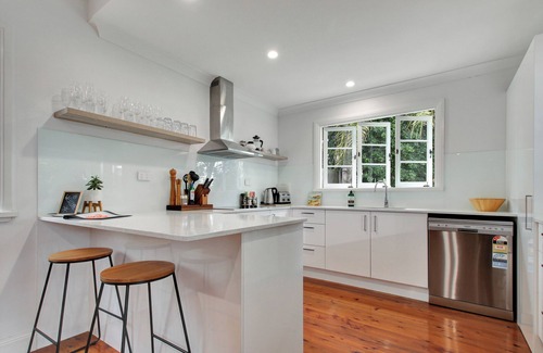 Woolloongabba House | Spacious 4 bedroom house - Walk to Southbank