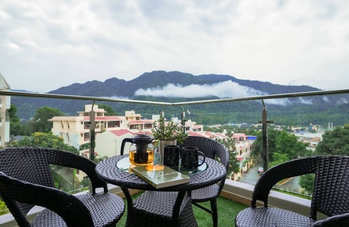 Rishikesh Apartment | Spacious 4-bedroom apartment in enjoyable Rishikesh with fitness room, WiFi