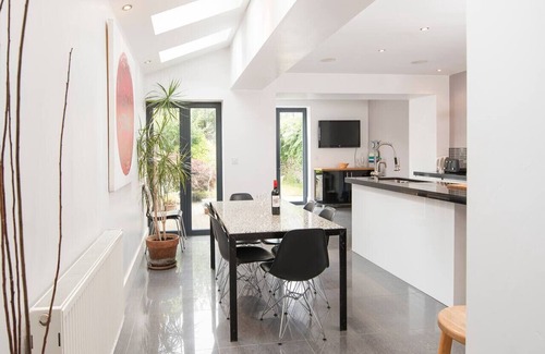 Pontcanna House | Spacious 4 Bedroom Character Home in Pontcanna!