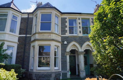 Pontcanna House | Spacious 4 Bedroom Character Home in Pontcanna!