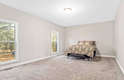 McDonough Other | Spacious 4-bedroom farmhouse minutes from Covington Square, with AC, WiFi