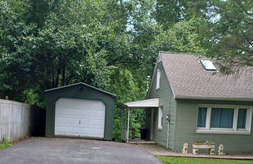 Ephrata House | Spacious 4-bedroom family-friendly home with outdoor space in welcoming Ephrata.