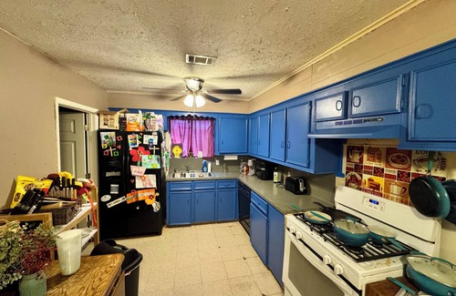 Bryan House | Spacious 4-bedroom family home in charming Bryan with AC, WiFi