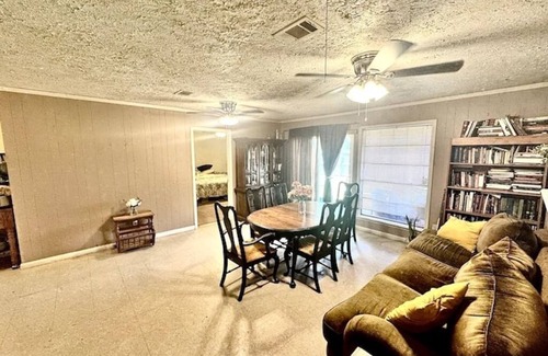 Bryan House | Spacious 4-bedroom family home in charming Bryan with AC, WiFi