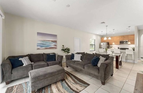 Haines City House | Spacious 4-bedroom house with WiFi, private pool, in the beautiful Haines City