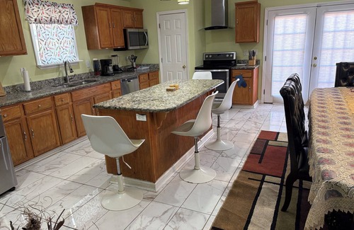 Normal House | Spacious 4-bedroom house with AC and WiFi in charming Huntsville