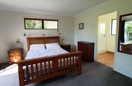 Takaka House | Spacious 4-bedroom home and garden