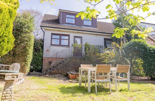 Kilmun House | Spacious 4-Bedroom home with Garden & Parking