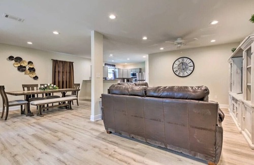 Mississippi City House | Spacious 4-bedroom house with WiFi, AC in amazing Gulfport 1/2 Mile from Beach