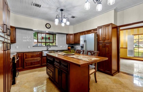 Pearland House | Spacious 4-bedroom house in charming Pearland w/Jacuzzi tub