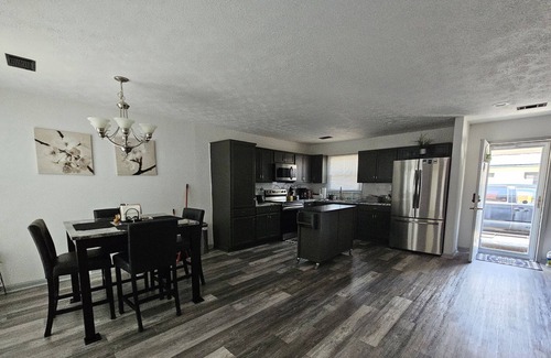 Lumpkin House | Spacious 4-bedroom house in charming Lumpkin with Heat/AC, WiFi, swimming pool