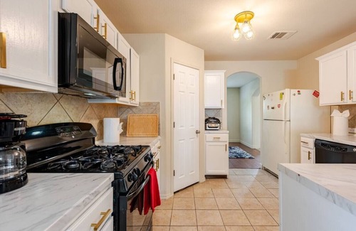 Buda House | Spacious 4-bedroom house in fantastic Buda with WiFi, game/fitness room& more!