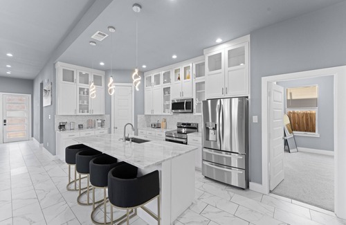 Cedar Crest House | Spacious 4-bedroom house in fabulous Dallas with WiFi, AC