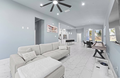 Cedar Crest House | Spacious 4-bedroom house in fabulous Dallas with WiFi, AC
