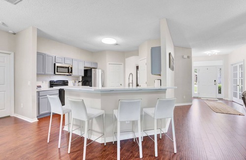 Foley House | Spacious 4 bedroom house by OWA & Tanger Outlets, 15 mins from Beaches
